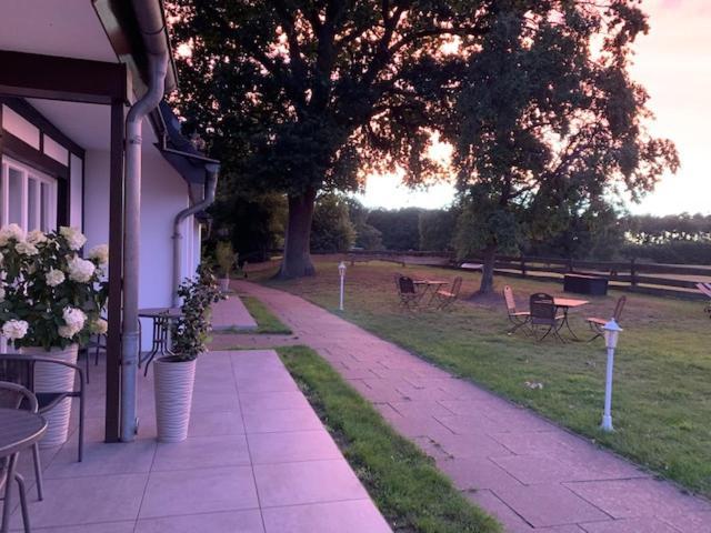 Landhotel Rosenhof Garni Am Plauer See Mit Ladesaeule Fuer E-Autos Quetzin Dış mekan fotoğraf