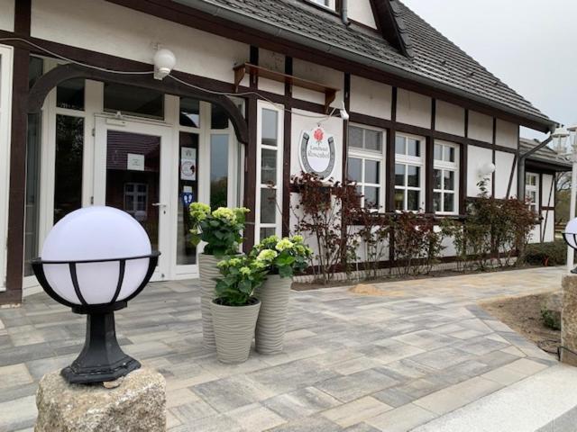 Landhotel Rosenhof Garni Am Plauer See Mit Ladesaeule Fuer E-Autos Quetzin Dış mekan fotoğraf